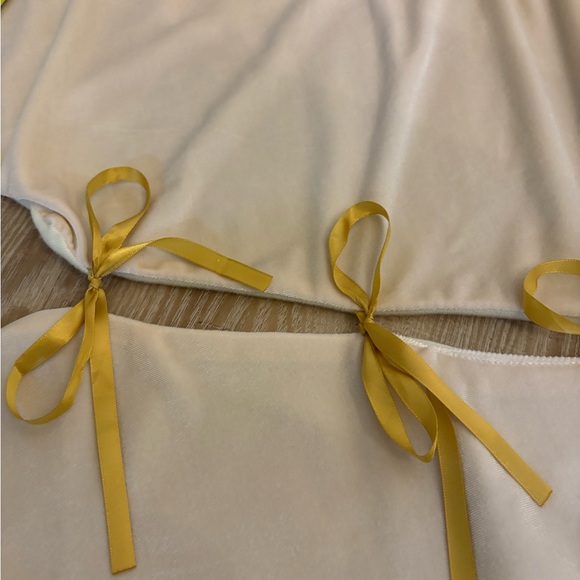 Elegant Velvet Cream and Gold Tree Skirt - Picture 4 of 5